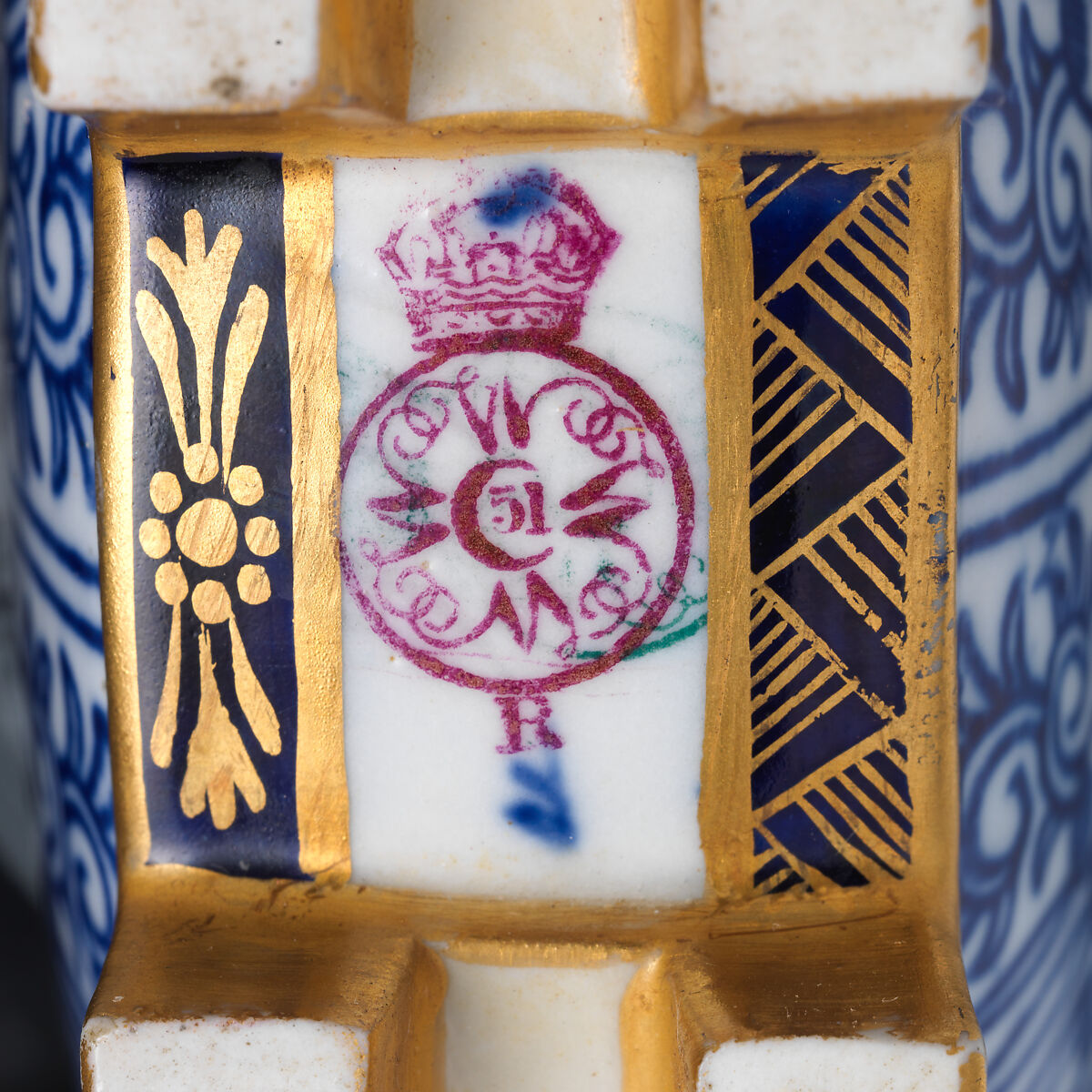 Miniature moon flask with fretwork center, Worcester factory (British, 1751–2008), Bone china, British, Worcester