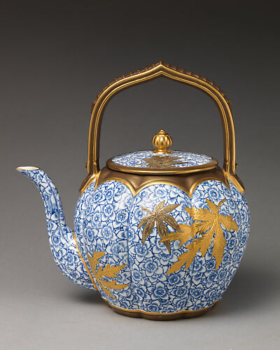 Teapot with fixed handle