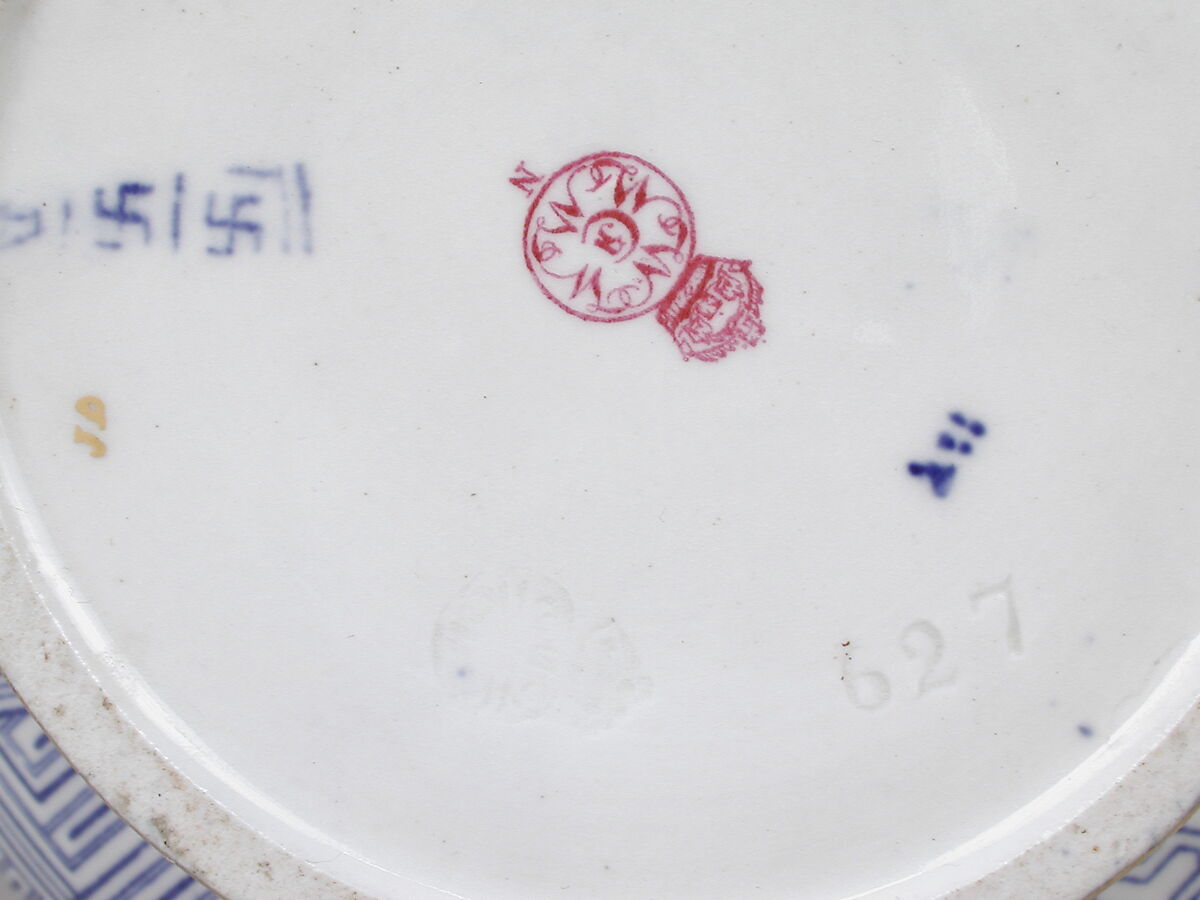 Bottle vase in blue and white (one of a pair), Worcester factory (British, 1751–2008), Bone china, British, Worcester