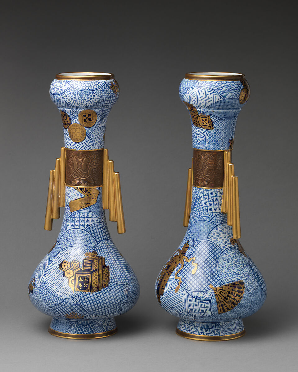 Bottle vase in blue and white (one of a pair), Worcester factory (British, 1751–2008), Bone china, British, Worcester