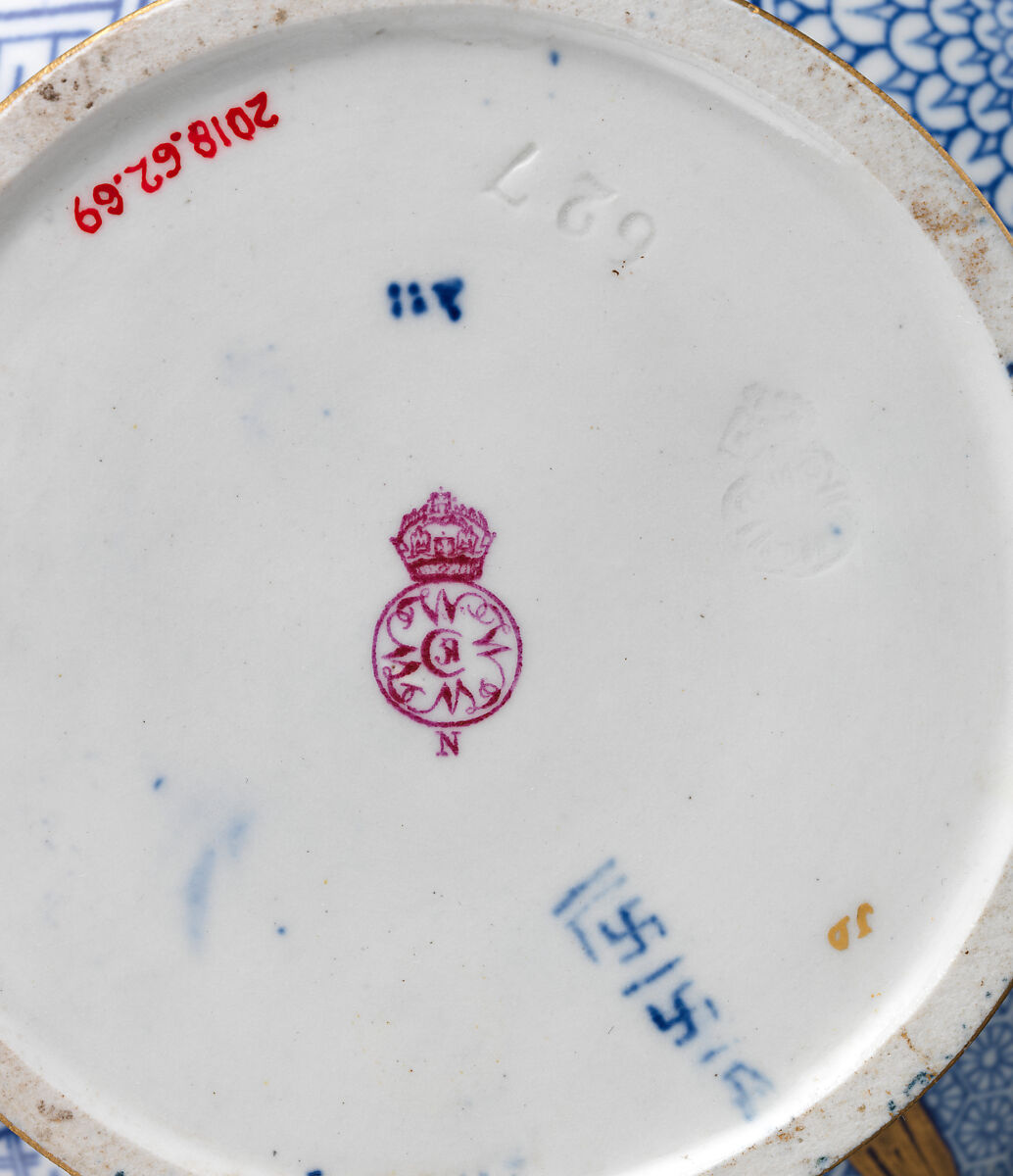 Bottle vase in blue and white (one of a pair), Worcester factory (British, 1751–2008), Bone china, British, Worcester