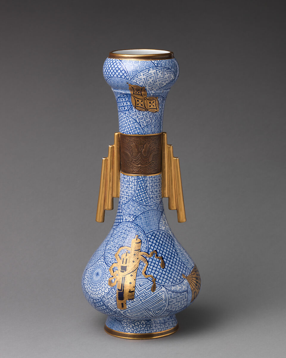 Bottle vase in blue and white (one of a pair), Worcester factory (British, 1751–2008), Bone china, British, Worcester 