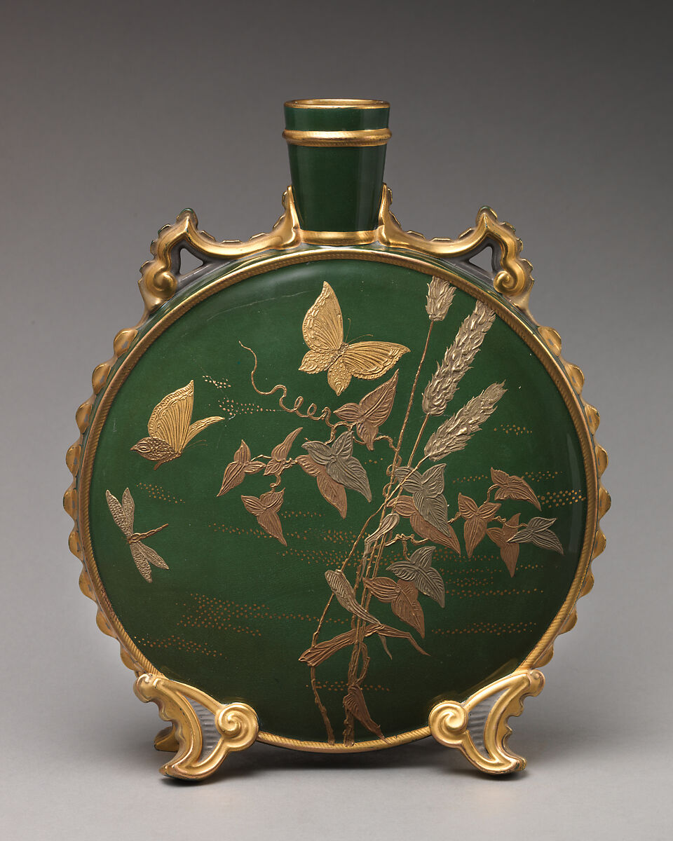 Moon flask  with gold butterfly and wheat motifs, Worcester factory (British, 1751–2008), Bone china, British, Worcester 