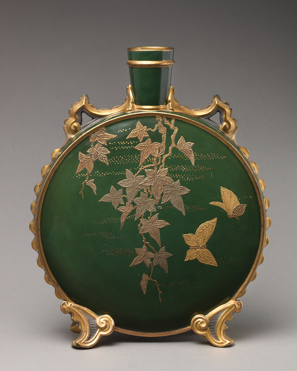 Moon flask  with gold butterfly and wheat motifs, Worcester factory (British, 1751–2008), Bone china, British, Worcester