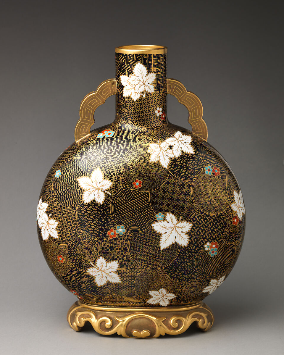 Moon flask with white flower motif on raised foot with flat handles, Worcester factory (British, 1751–2008), Bone china, British, Worcester 