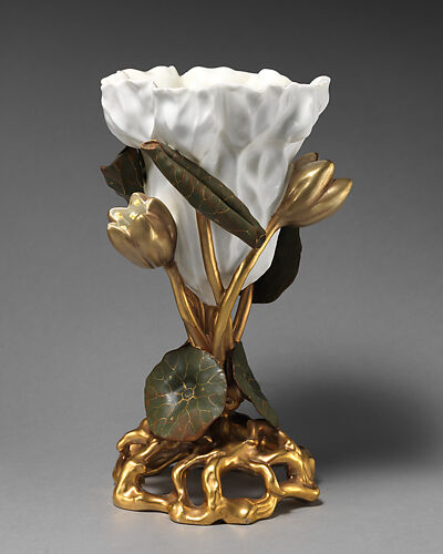 Vase in the form of a lotus
