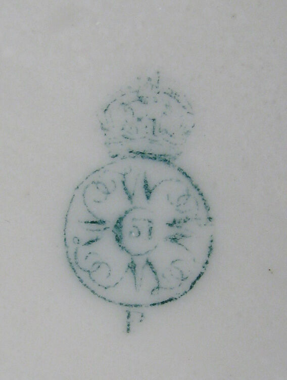 Orb bottom vase with white and gold crane motif, Worcester factory (British, 1751–2008), Porcelain, British, Worcester