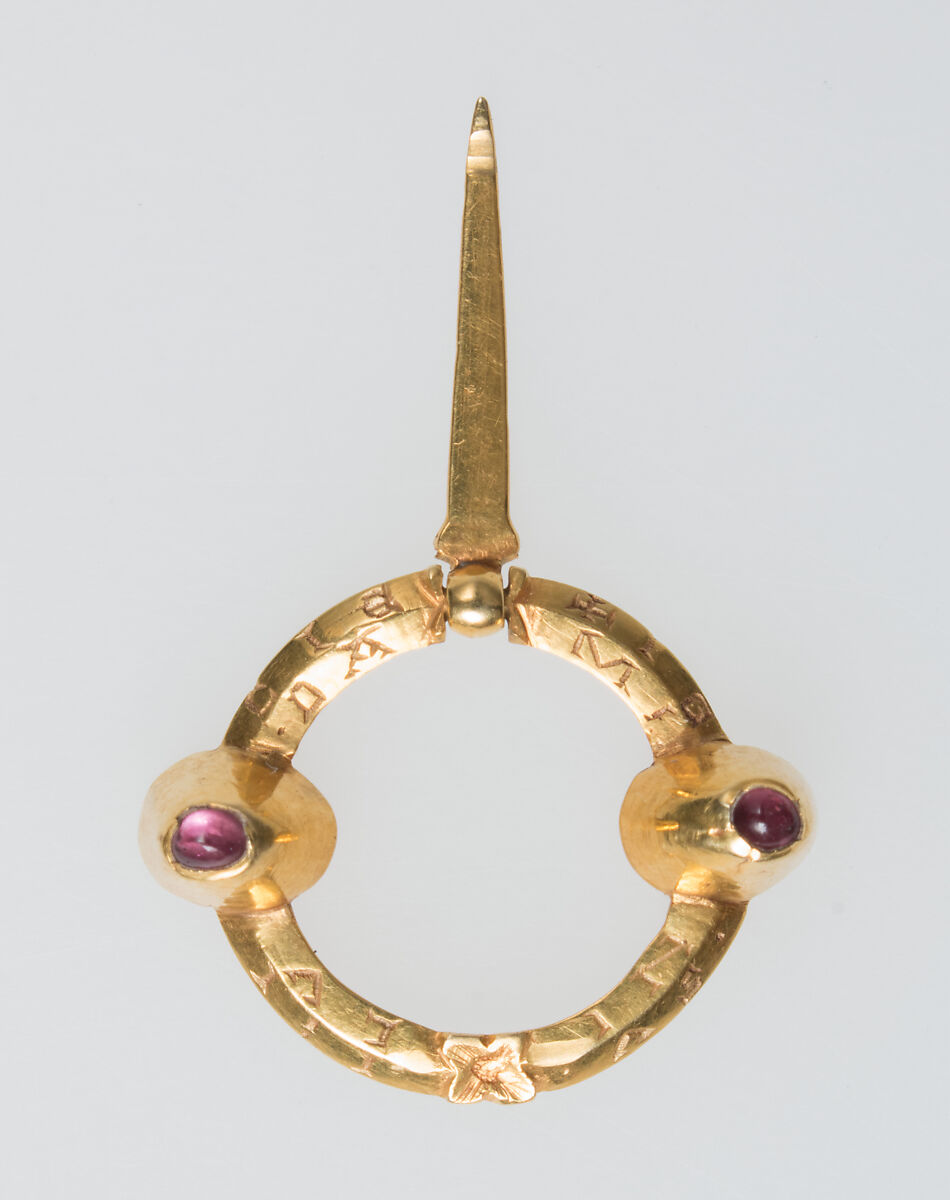 Ring Brooch, Gold and garnet, French or British