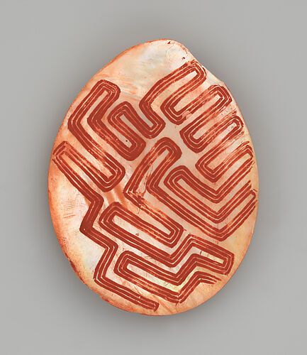 Riji, jakoli, or longkalongka (engraved pearl shell)