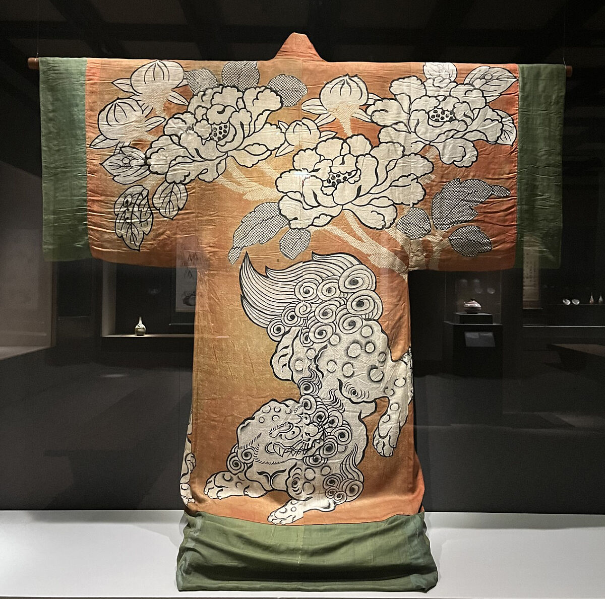 Kimono-Shaped Coverlet (Yogi) with Chinese Lions and Peonies, Figured satin-weave silk with paste-resist dyeing, tie-dyeing, and ink painting, Japan