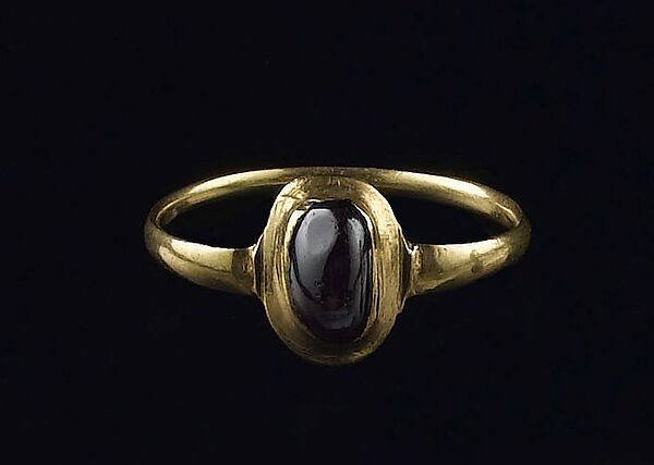 Garnet Ring, from the Colmar Treasure, Gold and garnet 