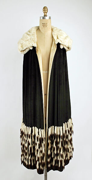 Evening cape, H. Jaeckal &amp; Sons (American, 1863–1949), silk, fur, American 