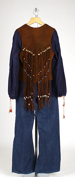 Ensemble, (a) polyester, cotton; (b) linen; (c) cotton, synthetic fiber, leather, metal; (d) suede; (e) cotton, American