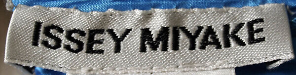 "Flying Saucer", Issey Miyake (Japanese, 1938–2022), polyester, Japanese