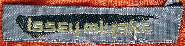 Shawl, Issey Miyake (Japanese, 1938–2022), silk, gold, Japanese