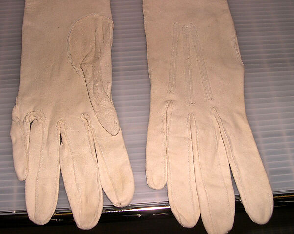 Gloves, House of Chanel (French, founded 1910), suede, French