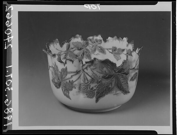 Bowl, Clara Chipman Newton (1848–1936), Porcelain, overglaze enamel decoration and raised gold paste decoration, American