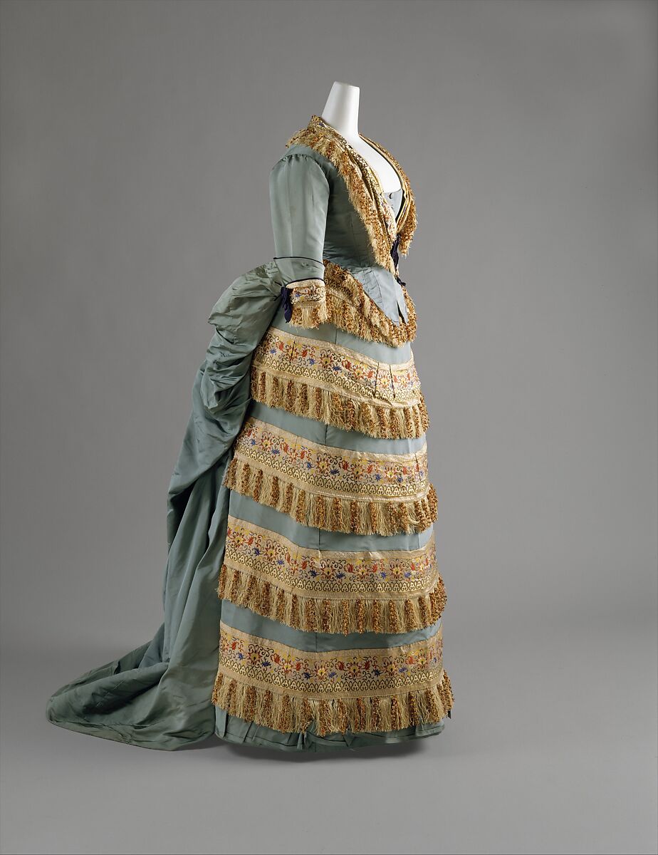 Worth evening / ball gown of Empress Eugenie of France, one of his earliest  patrons (1866-67) : r/fashionhistory