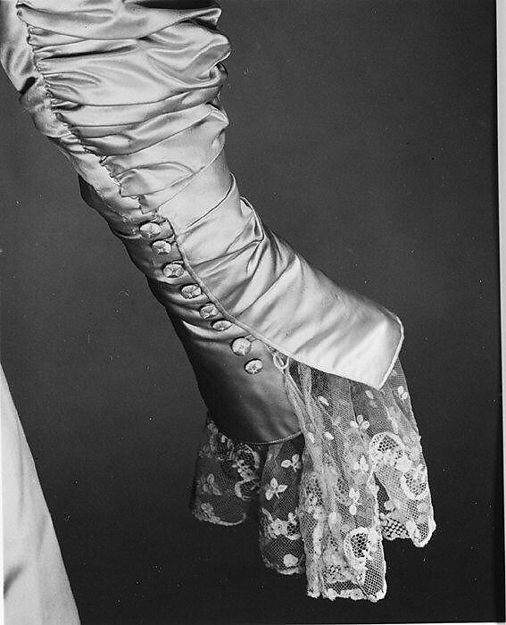 Wedding dress, House of Worth (French, 1858–1956), silk, pearl, French