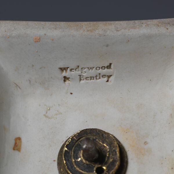 Agateware vase and cover, Wedgwood and Bentley (British, Etruria, Staffordshire, 1769–1780), Glazed earthenware decorated with agate glaze, gilt and jasperware base, British, Etruria, Staffordshire