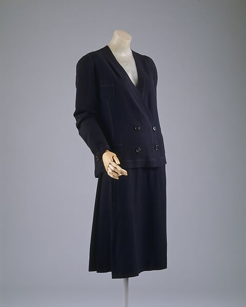 The #Chanel suit, 1954some things never change, because they do