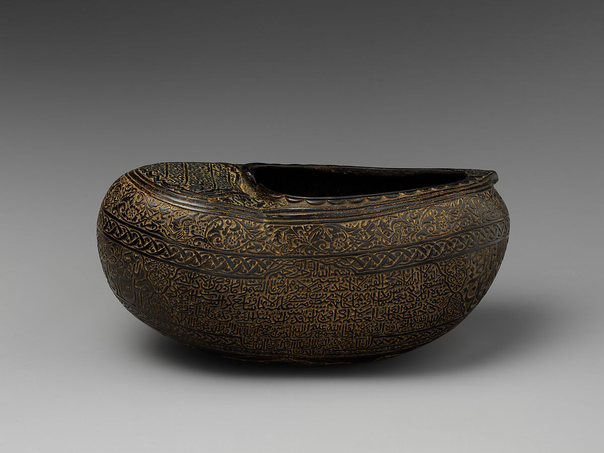 Beggar's Bowl (Kashkul), Coco-de-mer, carved