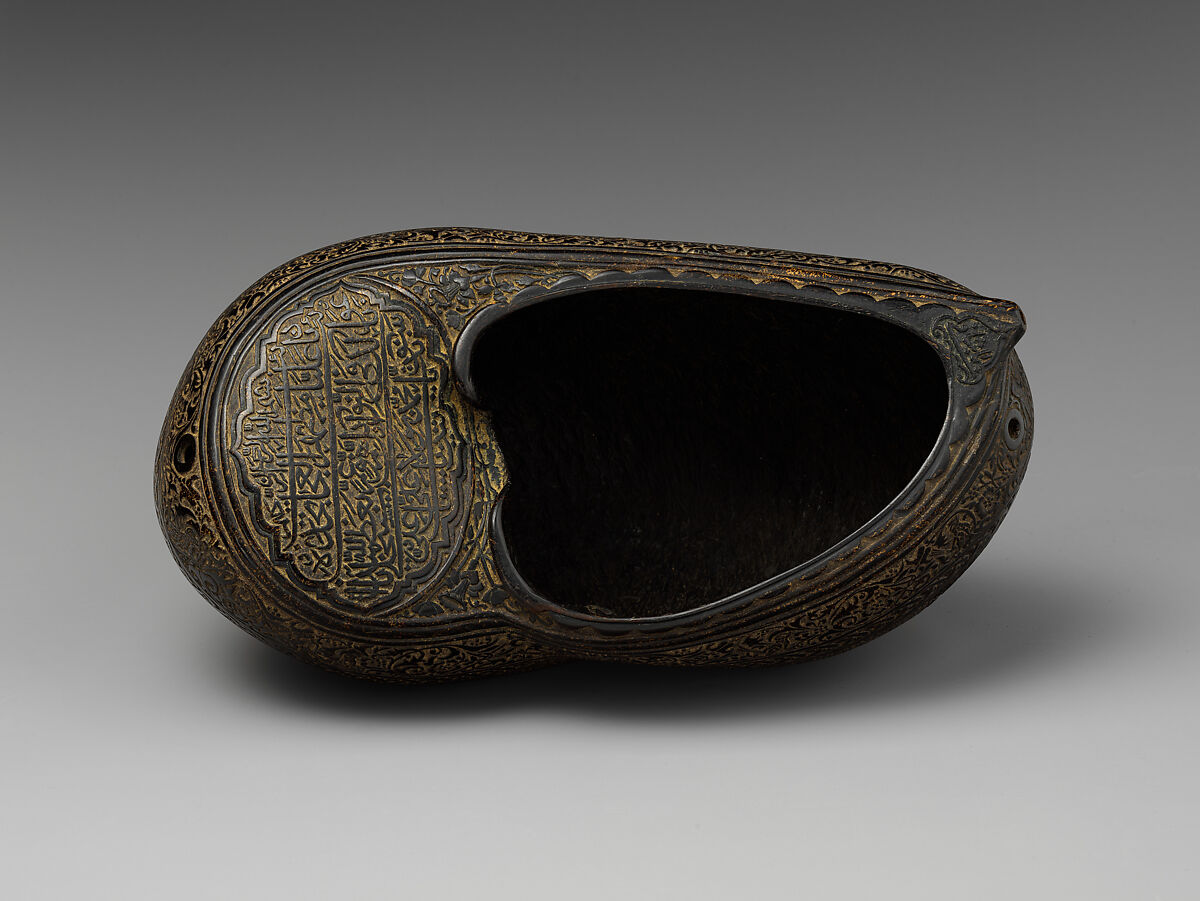 Beggar's Bowl (Kashkul), Coco-de-mer, carved