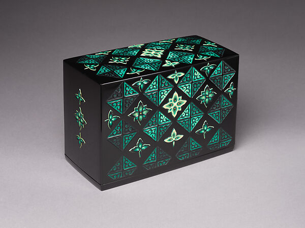 Matsumoto Tatsuya - Carved Lacquer Box “Green Flower” - Japan