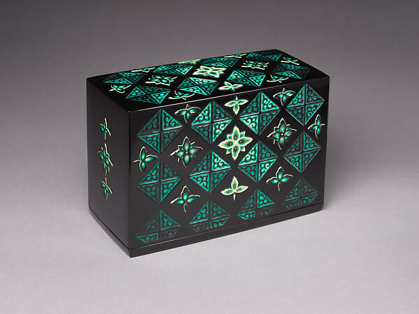 Matsumoto Tatsuya - Carved Lacquer Box “Green Flower” - Japan