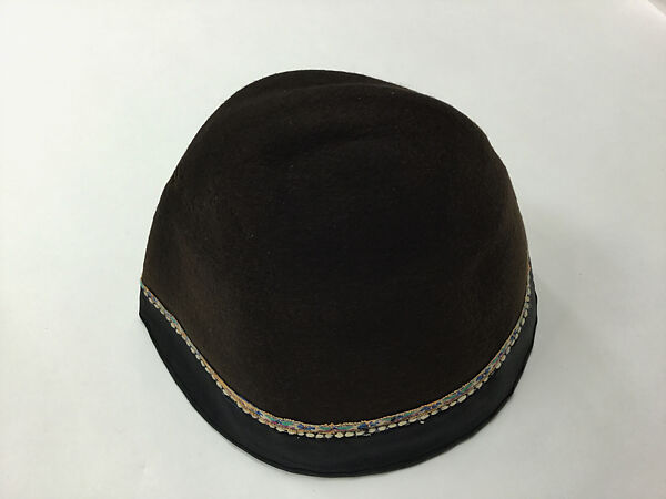 Ensemble, (a) wool
(b, c) cotton, wool, leather
(d) wool, silk
(e) linen, Tibet