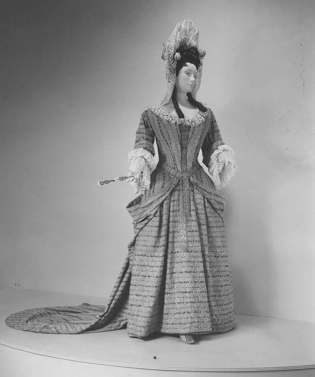 Mantua, wool, metal thread, British