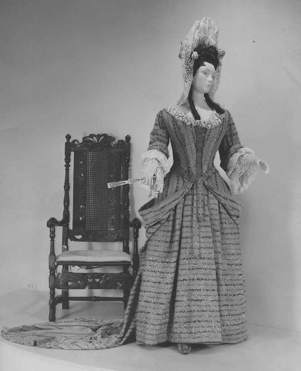 Mantua, wool, metal thread, British