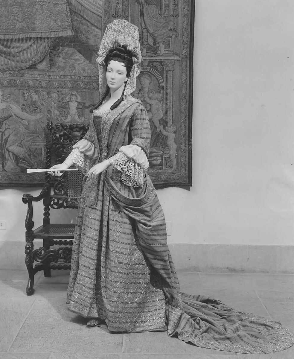 Mantua, wool, metal thread, British