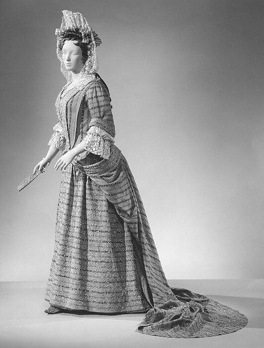 Mantua, wool, metal thread, British