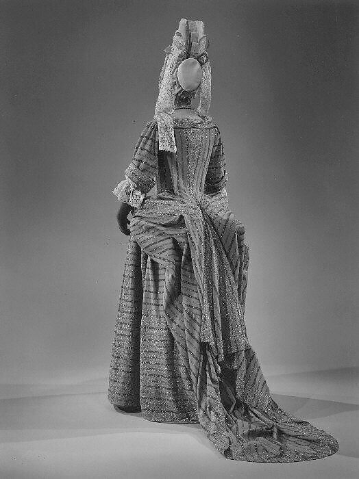 Mantua, wool, metal thread, British