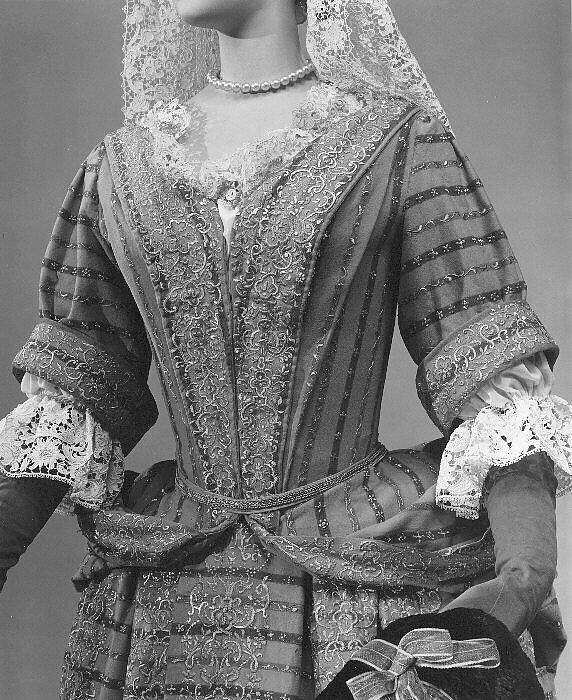 Mantua, wool, metal thread, British