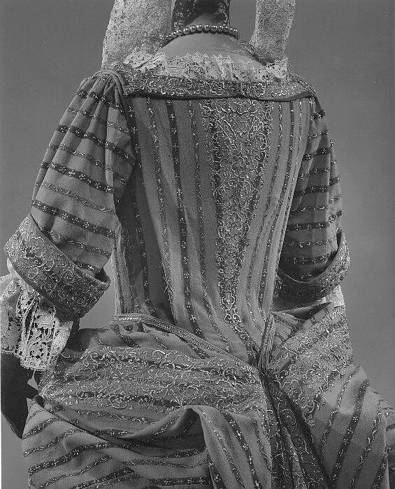 Mantua, wool, metal thread, British