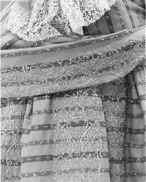 Mantua, wool, metal thread, British