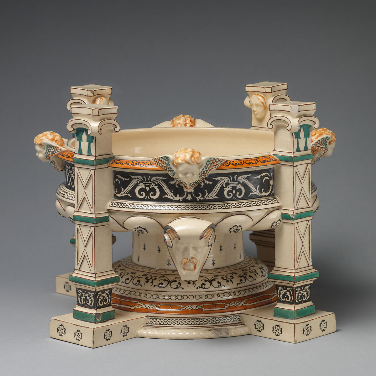 Standing Basin, Worcester factory (British, 1751–2008), Glazed earthenware with enamel decoration, British, Worcester 