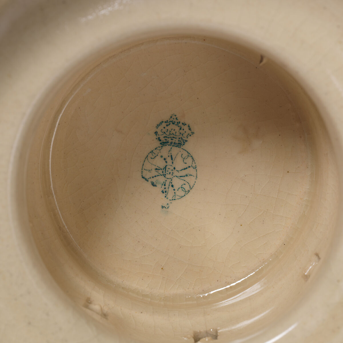 Standing Basin, Worcester factory (British, 1751–2008), Glazed earthenware with enamel decoration, British, Worcester