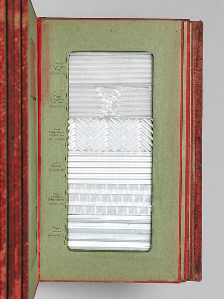Album des principaux modeles de verres : produits spéciaux en verre coulé, Manufactures des glaces &amp; produits chimiques de Saint-Gobain, Chauny &amp; Cirey, Cloth cover binding. Twelve double boards cloth hinged with embedded glass samples