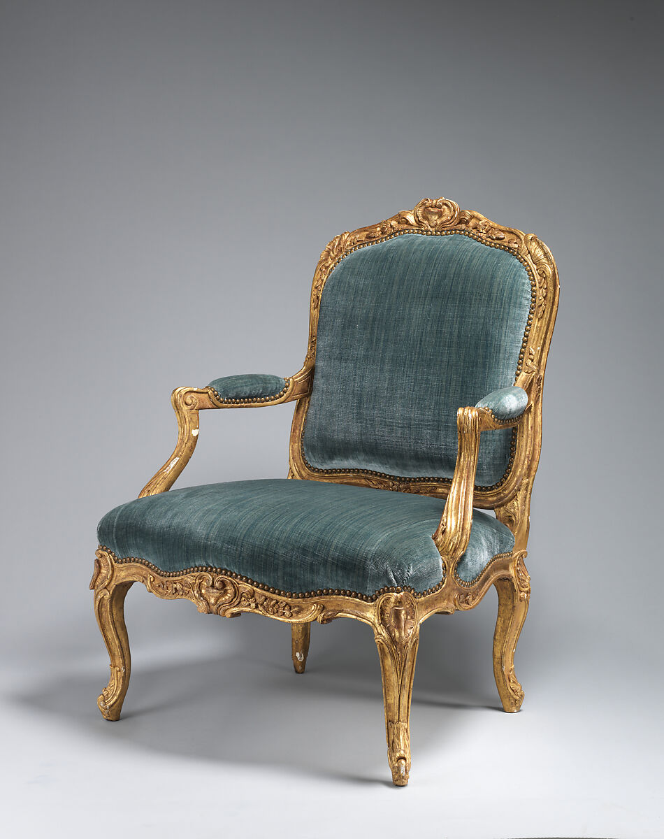 Armchair (fauteuil à la Reine) (one of a pair), Jean-Baptiste I Tilliard (French, 1686–1766), Frame of beechwood carved and gilded; upholstered in blue velvet, French 
