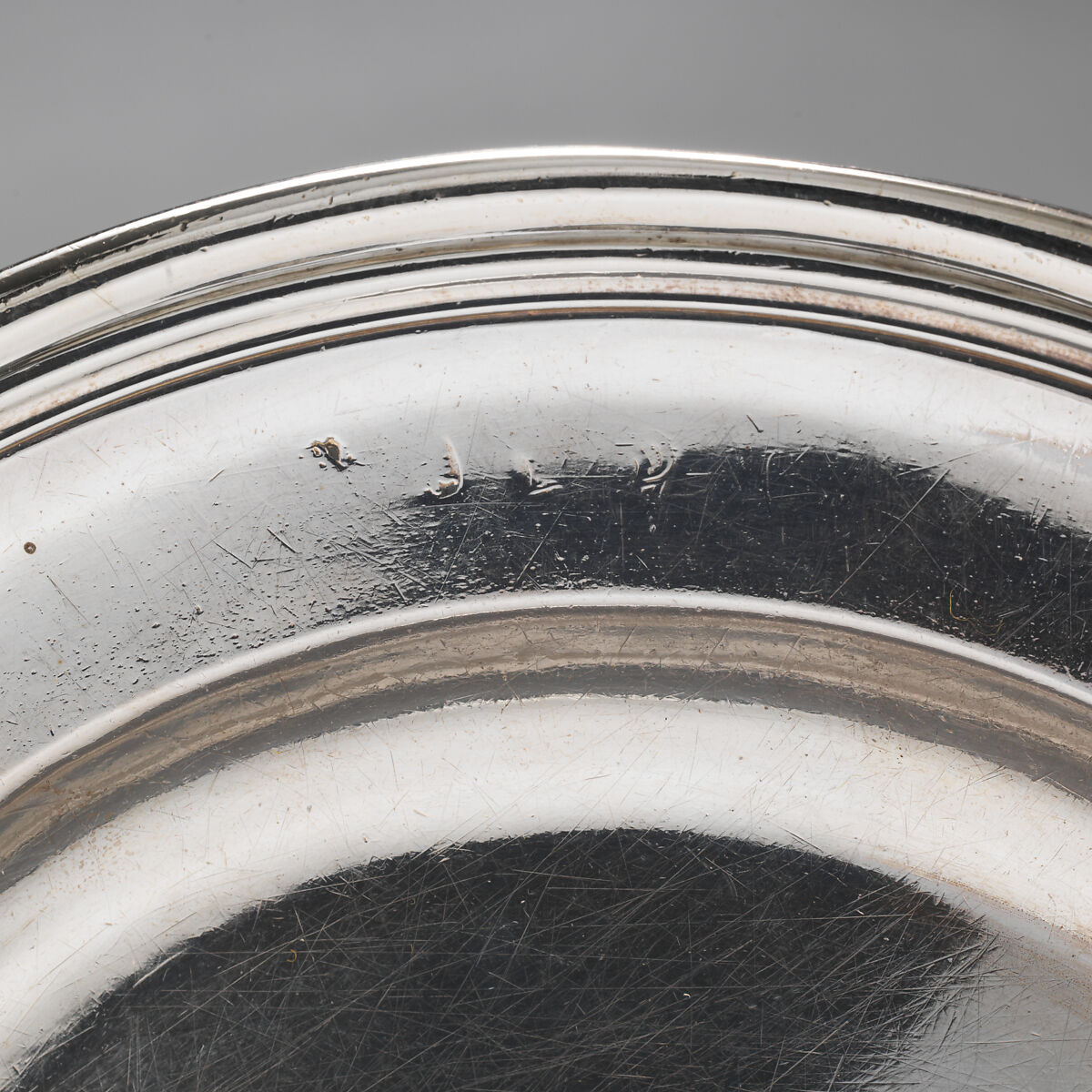 Dinner plate with English arms (one of a group of four), Richard Bayley (British, active 1708–48), Silver, British, London