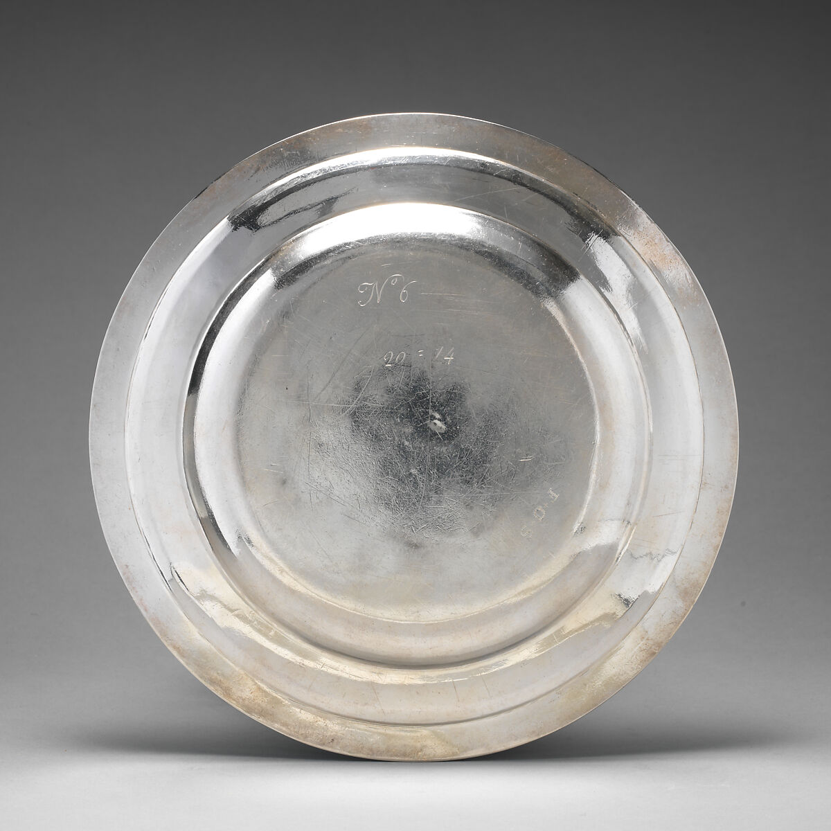 Dinner plate with English arms (one of a group of four), Richard Bayley (British, active 1708–48), Silver, British, London