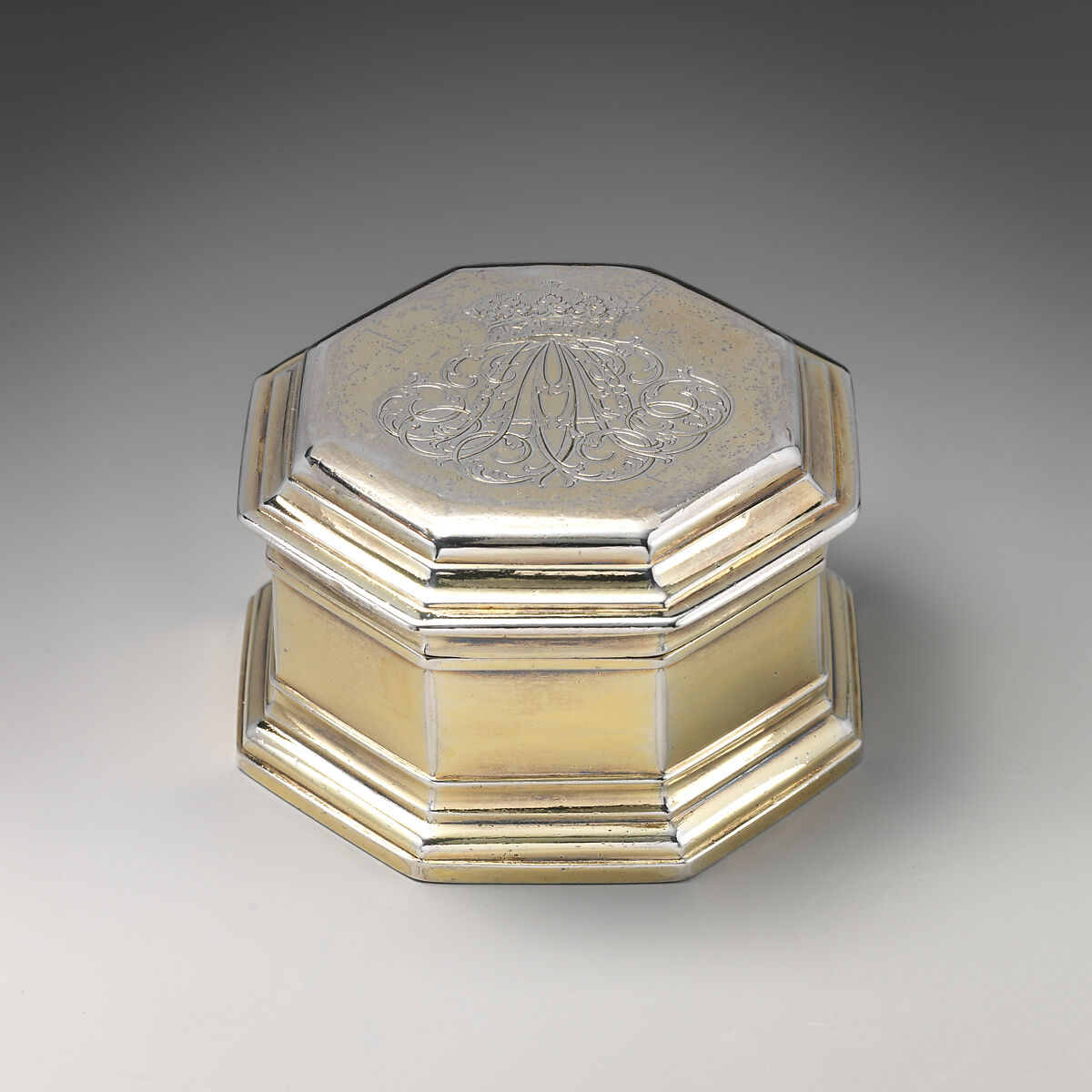 Octagonal box with cipher of John Campbell, 2nd Duke of Argyll, James Fraillon (active 1706–1727/28), Gilded silver, British, London 