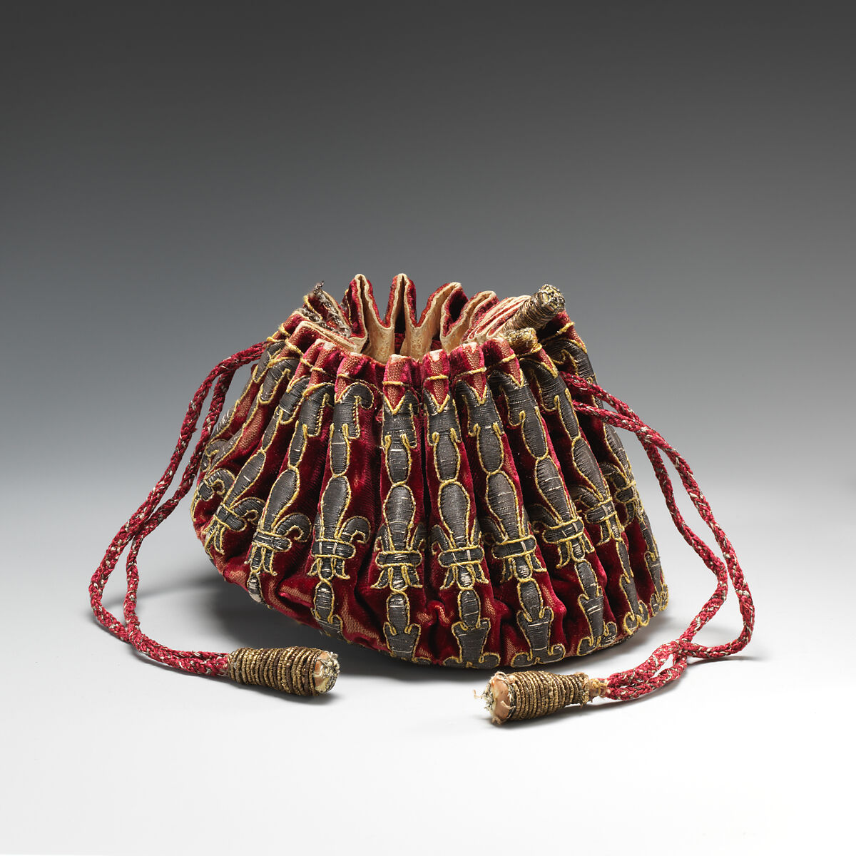 Gaming purse, Red silk velvet embroidered with silver and silver-gilt wrapped threads, French