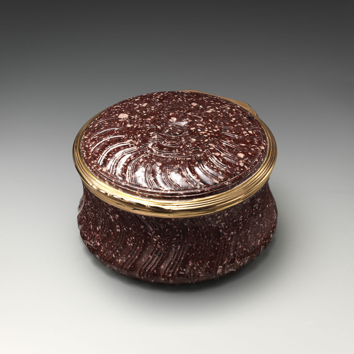 Round box, Gold, porphyry, German 