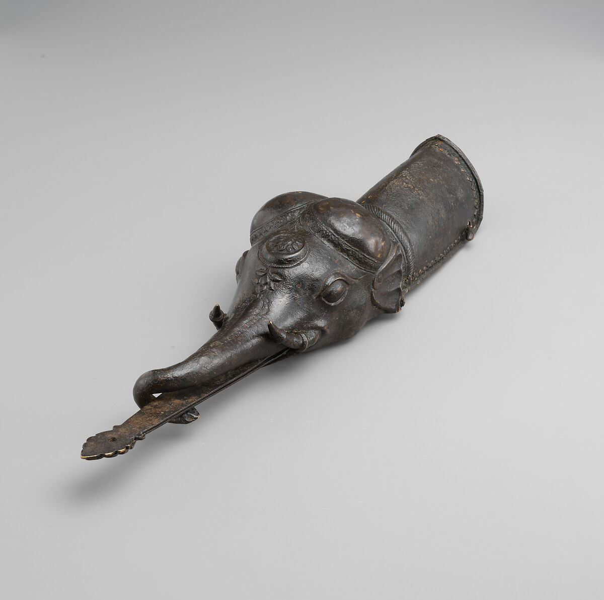 Hilt of a Gauntlet Sword (<i>Pata</i>), Copper alloy, iron, Indian