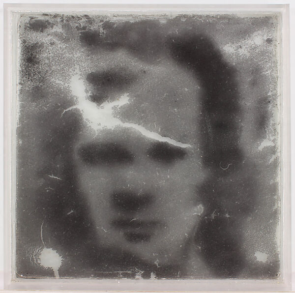 Narcisos, Oscar Muñoz (Colombian, born 1951), Coal dust over glass over Plexiglas 