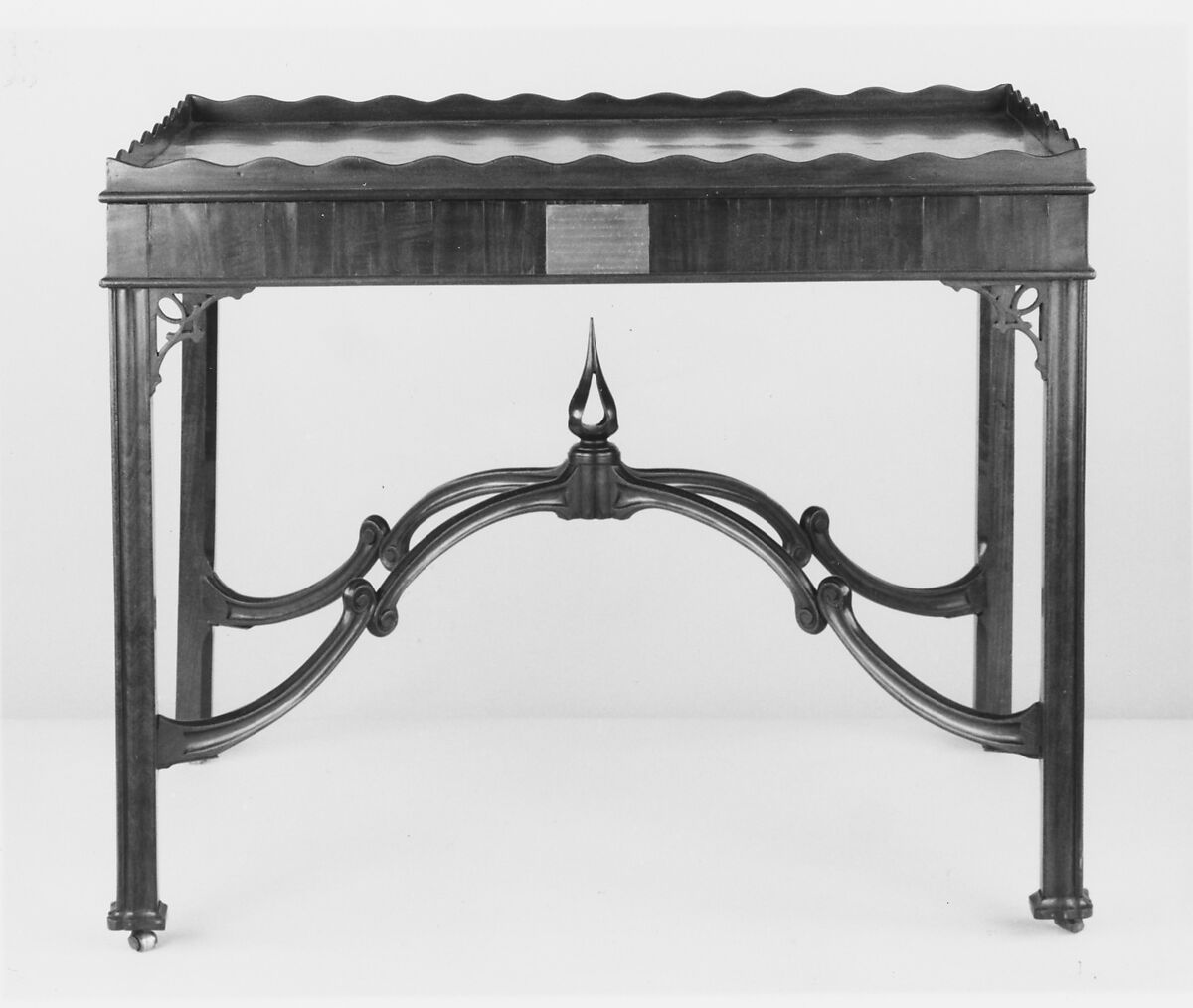 Tea Table, Robert Harrold (American, born England, active 1765–1792), Mahogany, mahogany veneer, maple; brass (modern), American